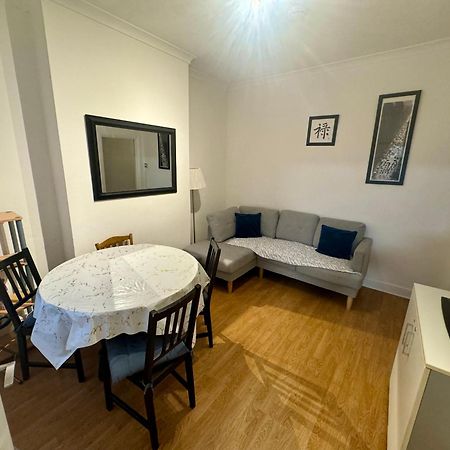 4 Bedroom House In Turnpike Lane/Wood Green ลอนดอน ภายนอก รูปภาพ