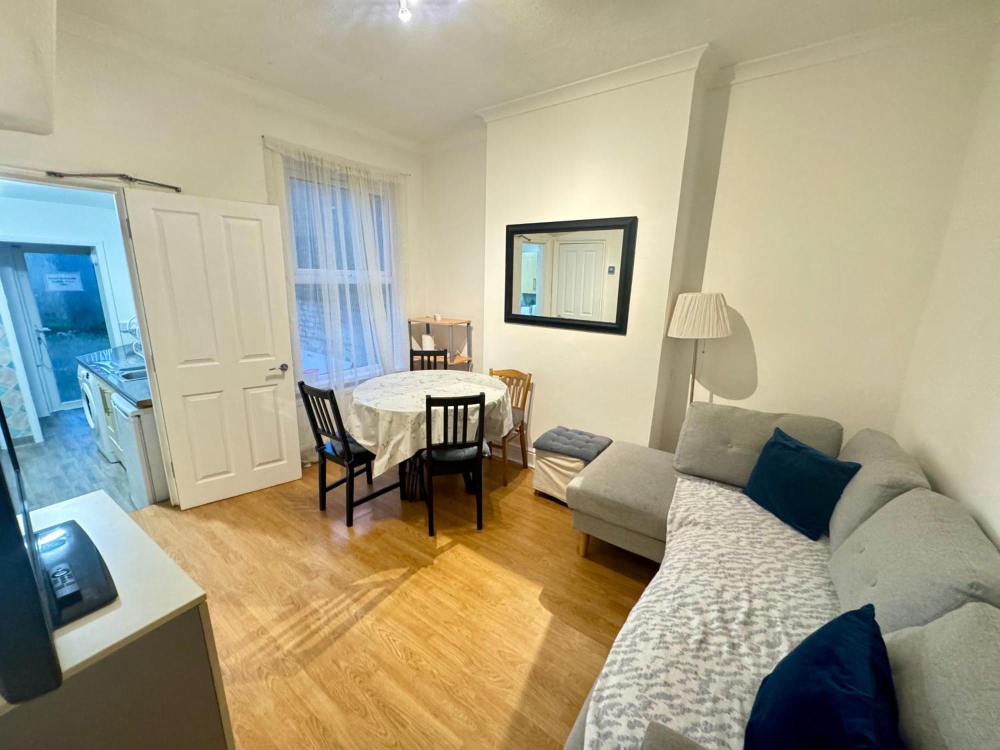 4 Bedroom House In Turnpike Lane/Wood Green ลอนดอน ภายนอก รูปภาพ